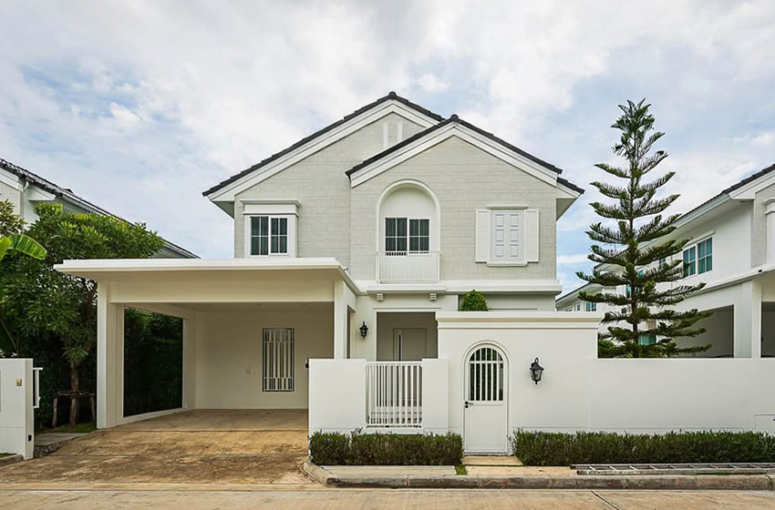 House with Shared Pool in Bangnatrad 